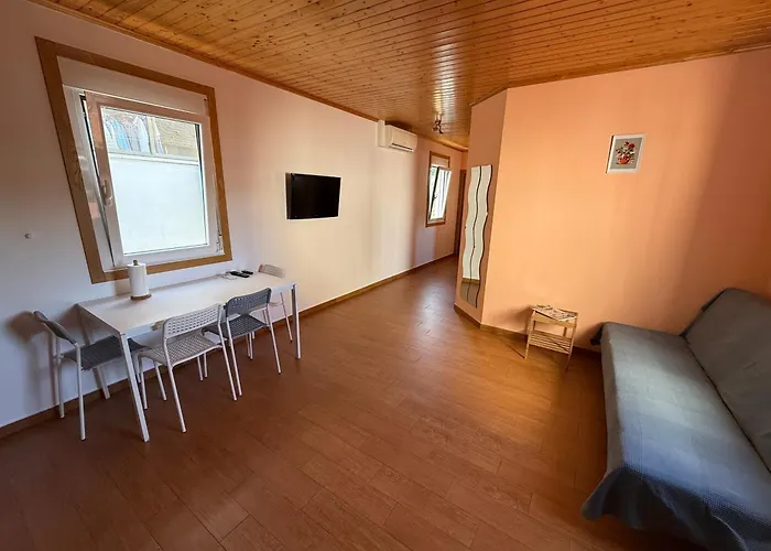 Super Affordable Air Conditioned In Sobrado With Netflix Porta